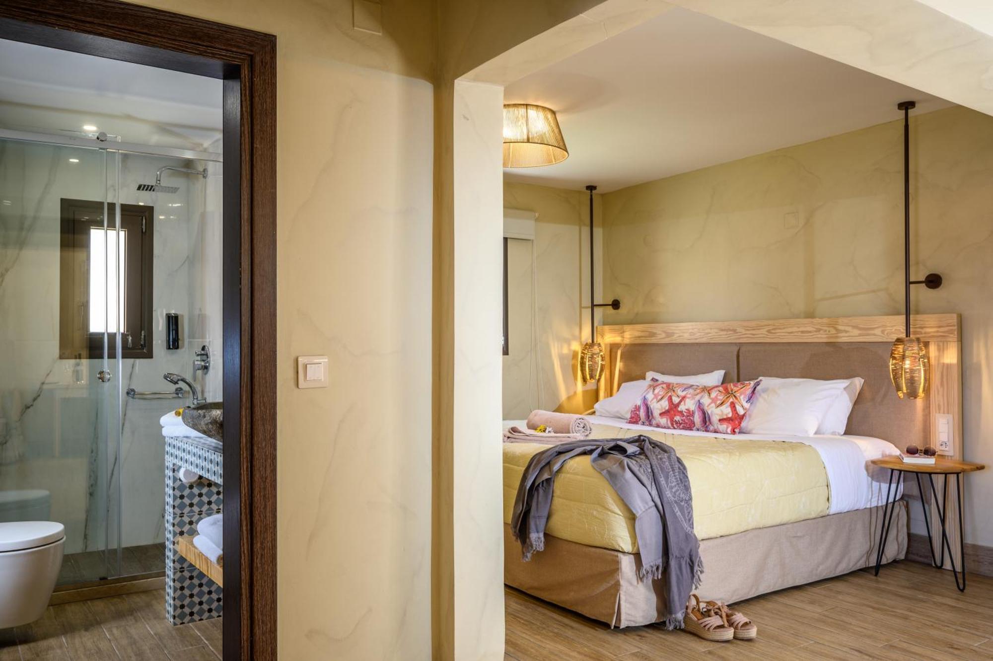 Luxury One Bedroom Suite Inland View